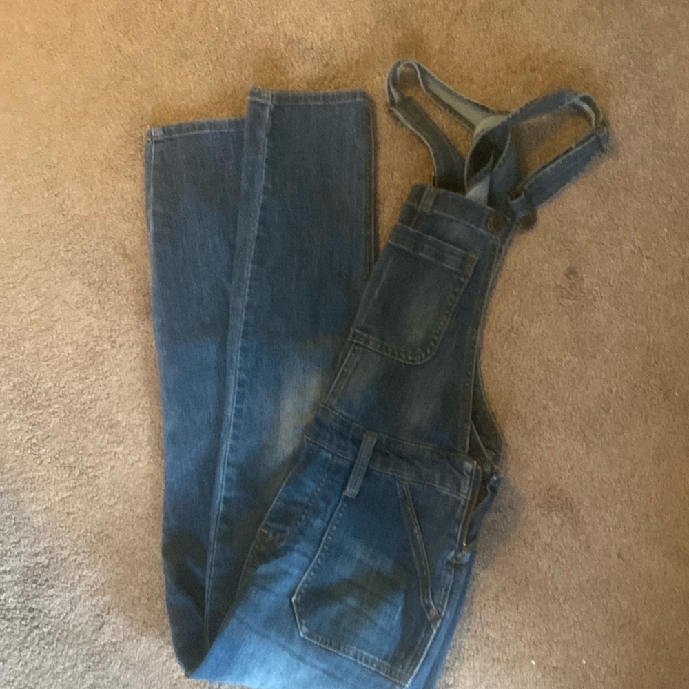 Gap overalls dark wash 🤍